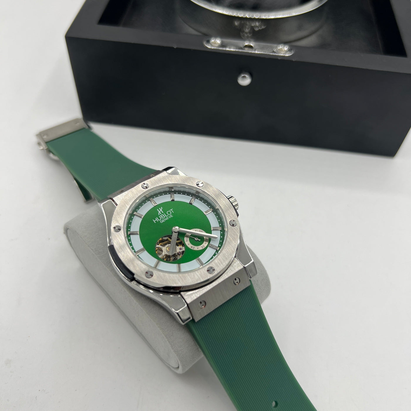 HUB MASTER PLUS PREMIUM AUTOMATIC WATCH WITH BOX