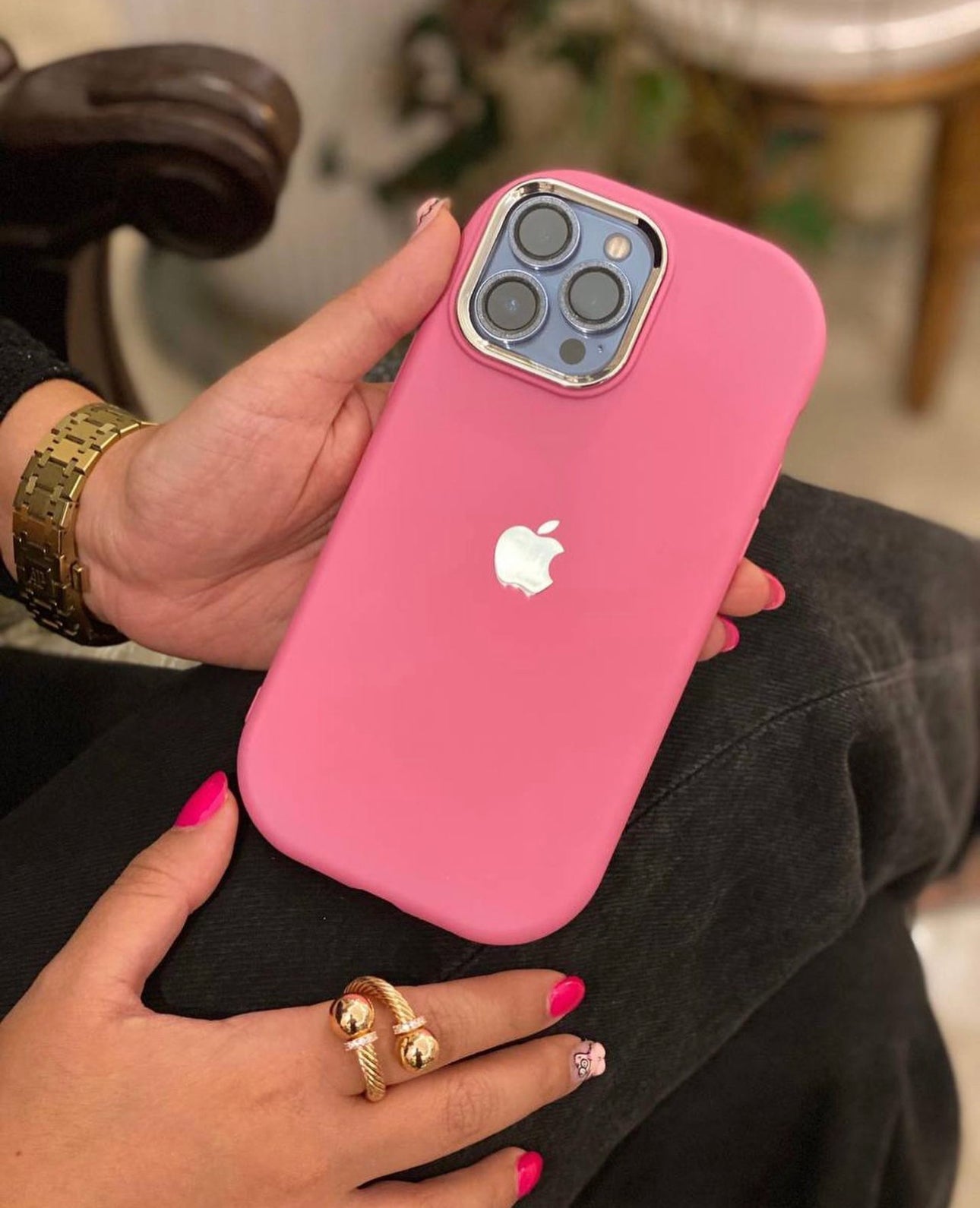 New Chrome Apple Logo Luxury Silicone Case! 🩶