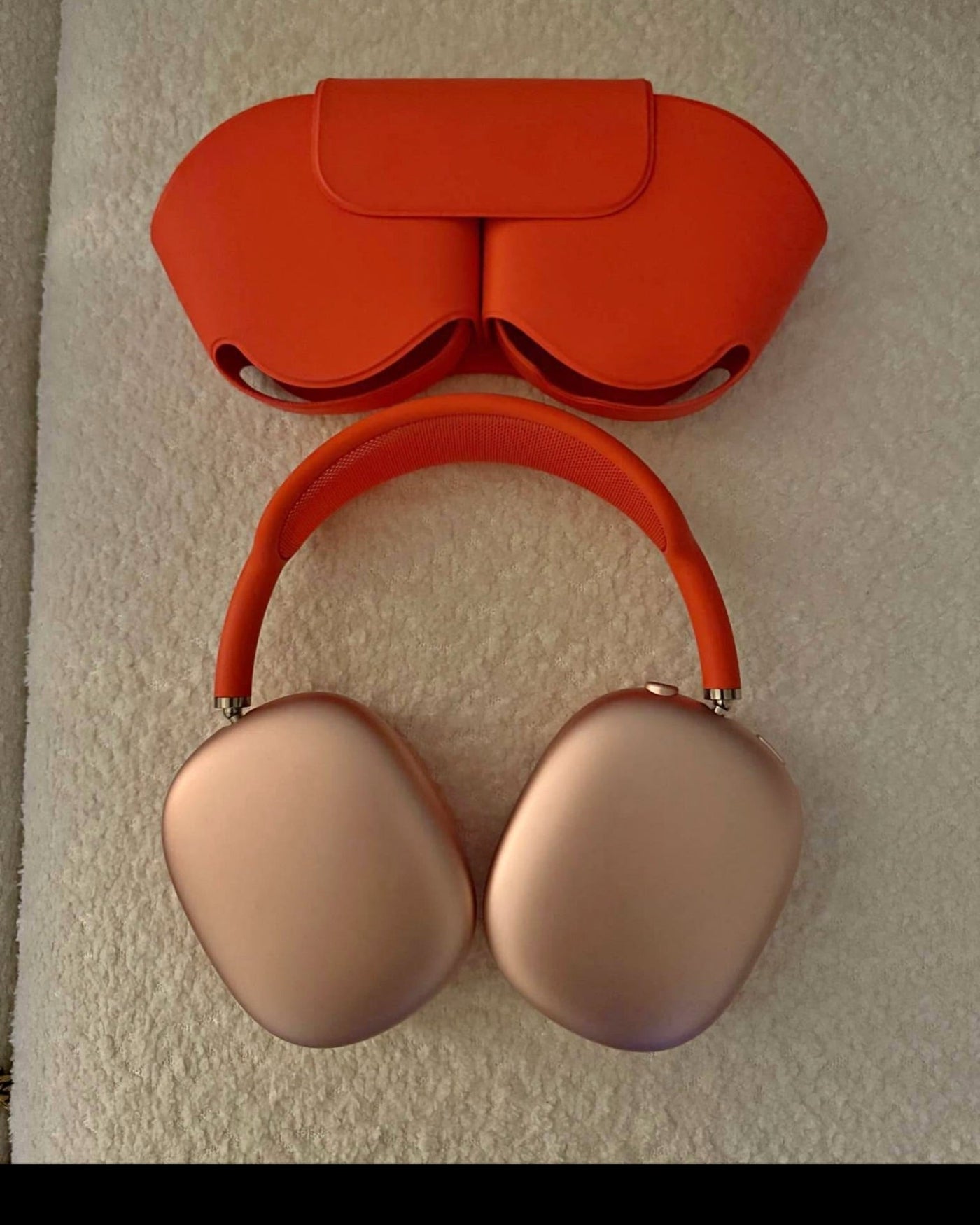 AirPods Max Red